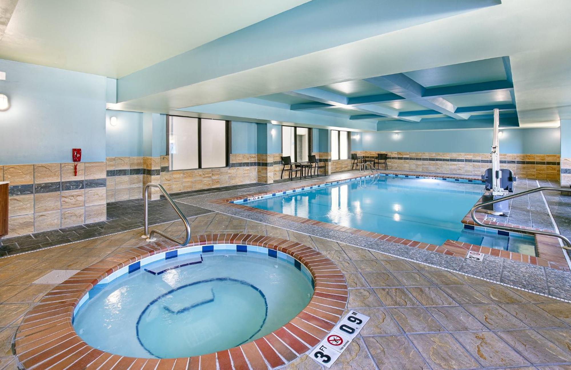 Holiday Inn Express Hotel & Suites Birmingham - Inverness 280 By Ihg Εξωτερικό φωτογραφία