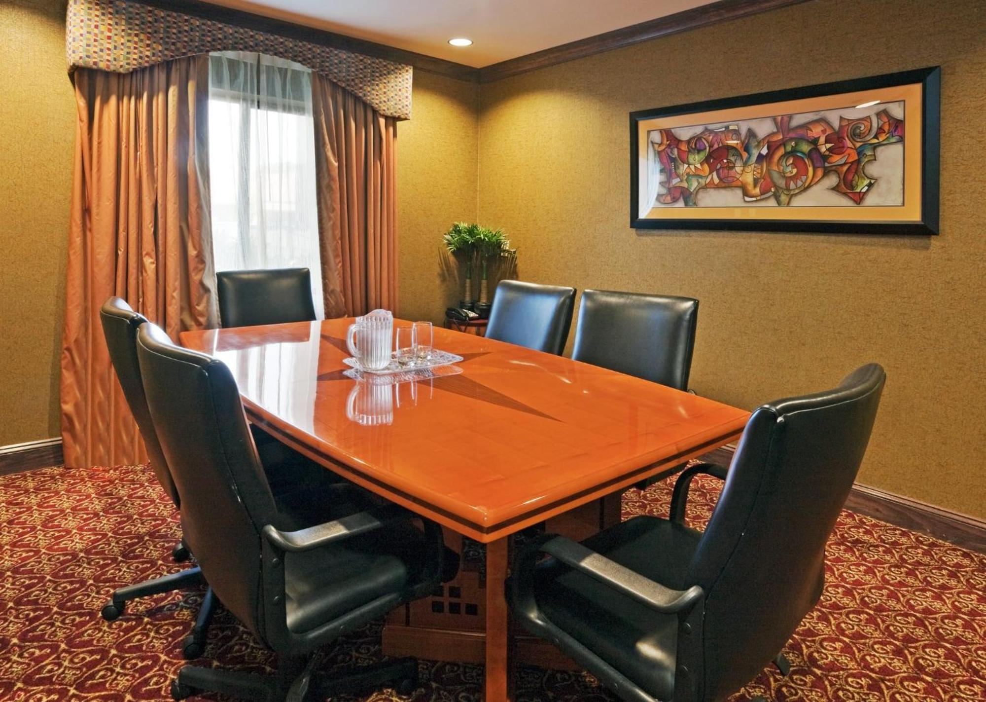 Holiday Inn Express Hotel & Suites Birmingham - Inverness 280 By Ihg Εξωτερικό φωτογραφία